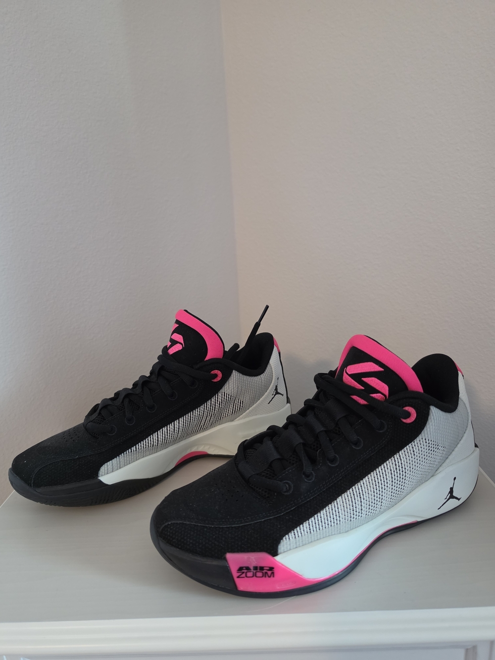 Jordan Women’s Low-Top Basketball Shoes - Black & Hot Pink